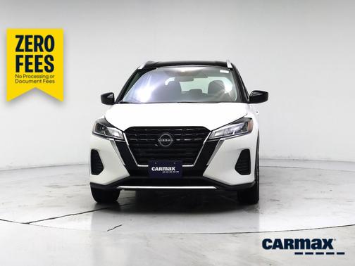 White 2023 Nissan Kicks SV