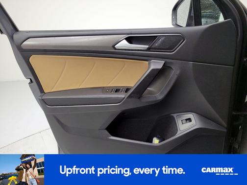 Gray 2022 Volkswagen Tiguan SE