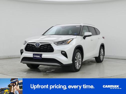 White 2024 Toyota Highlander Hybrid Platinum