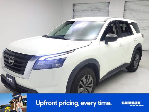 White 2024 Nissan Pathfinder S