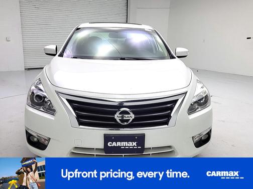 White 2015 Nissan Altima SV