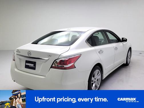 White 2015 Nissan Altima SV
