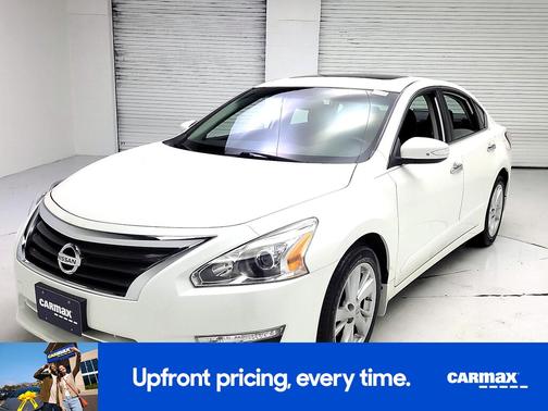 White 2015 Nissan Altima SV