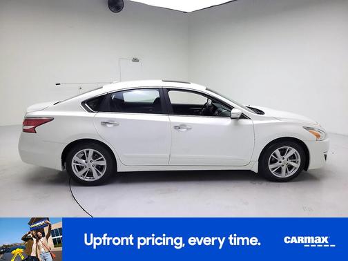 White 2015 Nissan Altima SV