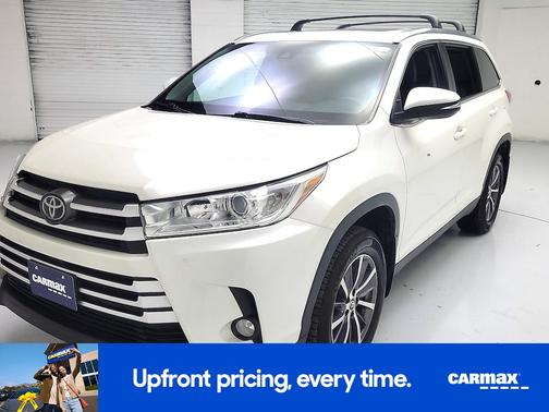 White 2019 Toyota Highlander XLE