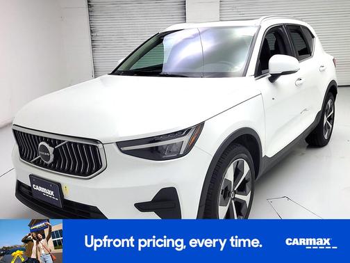 2024 Volvo XC40 B5 Plus Bright Theme
