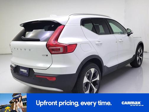 2024 Volvo XC40 B5 Plus Bright Theme