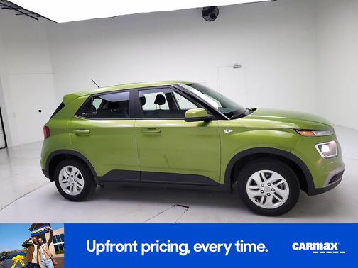 Green 2023 Hyundai VENUE SE