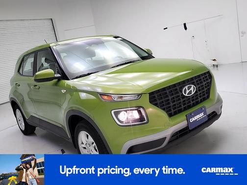 Green 2023 Hyundai VENUE SE