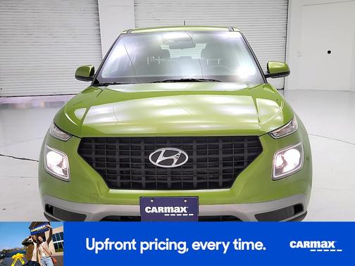 Green 2023 Hyundai VENUE SE