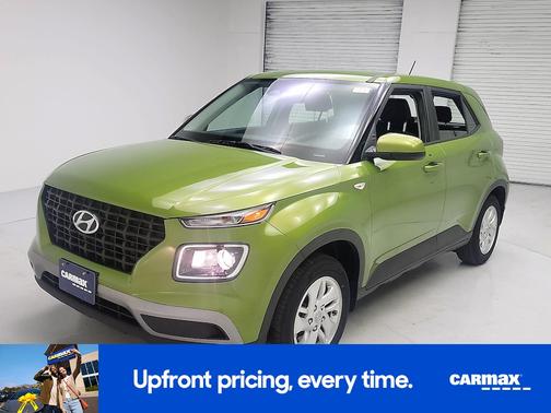 Green 2023 Hyundai VENUE SE
