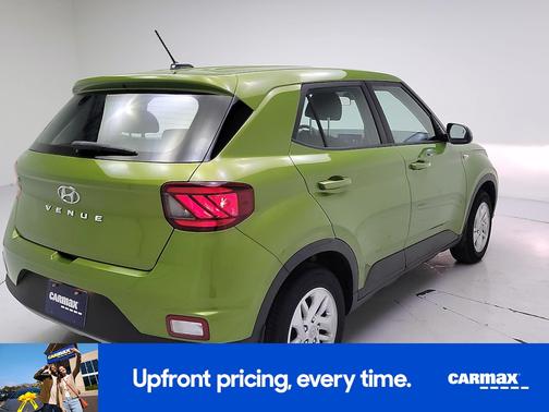 Green 2023 Hyundai VENUE SE
