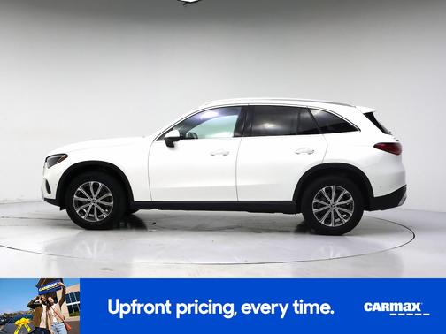 White 2024 Mercedes-Benz GLC 300