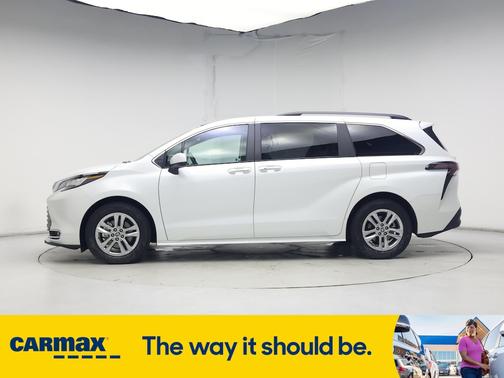 2023 Toyota Sienna XLE