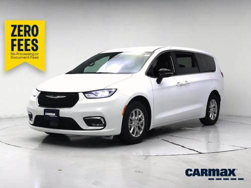 White 2025 Chrysler Pacifica Select