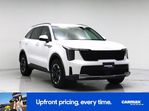 White 2024 Kia Sorento S