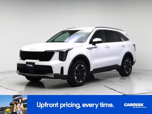 White 2024 Kia Sorento S