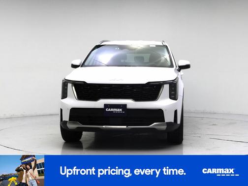 White 2024 Kia Sorento S