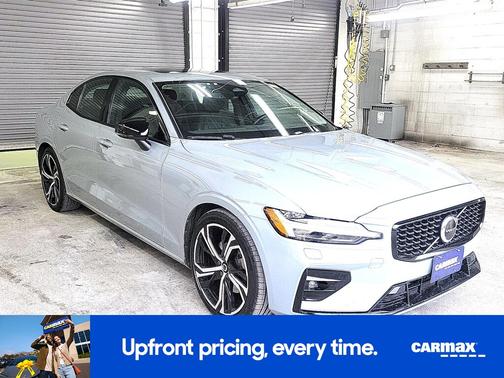 2024 Volvo S60 B5 Core Dark Theme