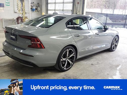 2024 Volvo S60 B5 Core Dark Theme