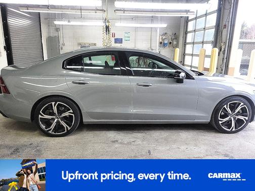 2024 Volvo S60 B5 Core Dark Theme