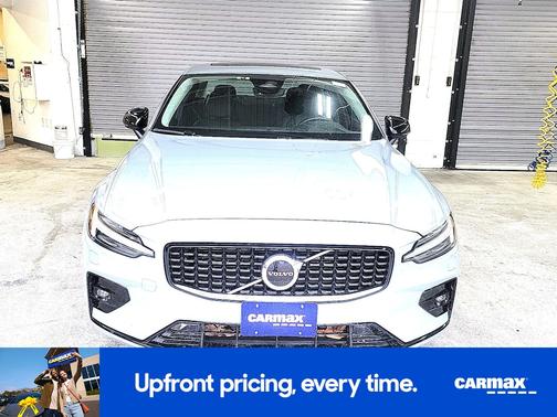 2024 Volvo S60 B5 Core Dark Theme