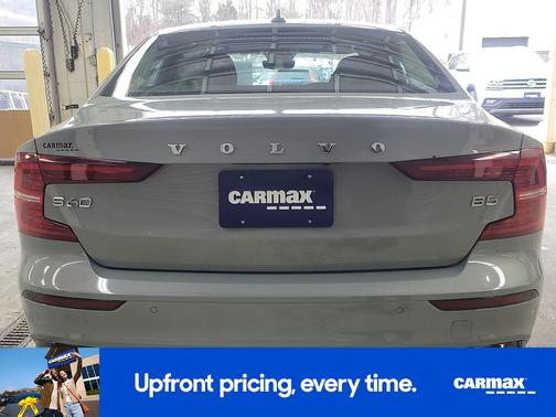 2024 Volvo S60 B5 Core Dark Theme