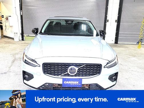 2024 Volvo S60 B5 Core Dark Theme