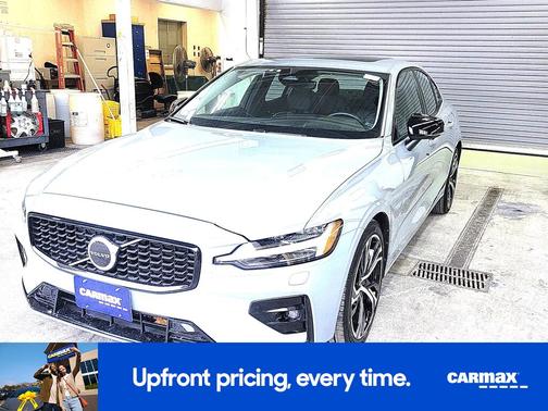 2024 Volvo S60 B5 Core Dark Theme