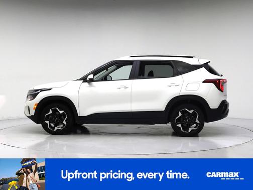 White 2025 Kia Seltos S
