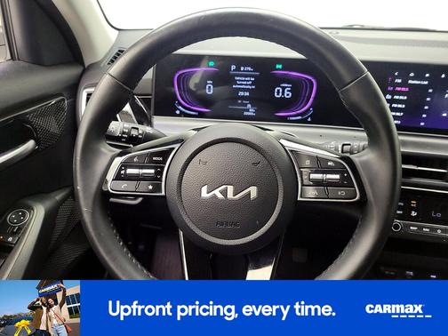 White 2025 Kia Seltos S