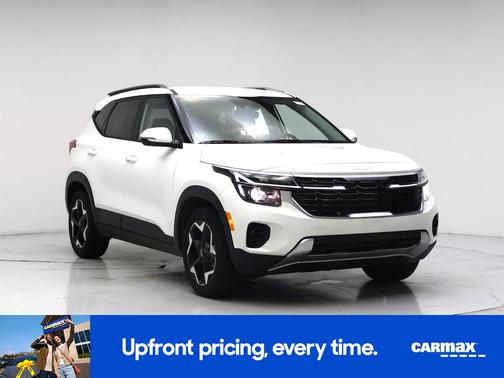 White 2025 Kia Seltos S