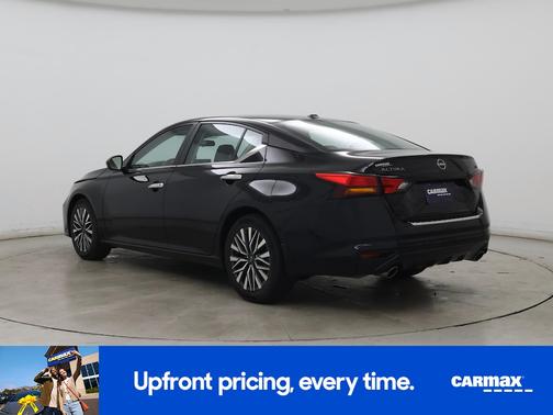 Black 2023 Nissan Altima SV