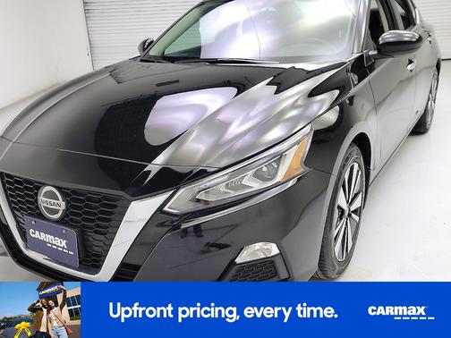 Black 2022 Nissan Altima SV