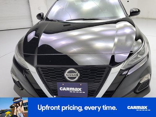 Black 2022 Nissan Altima SV