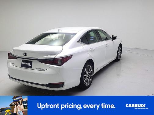 White 2019 Lexus ES 300h