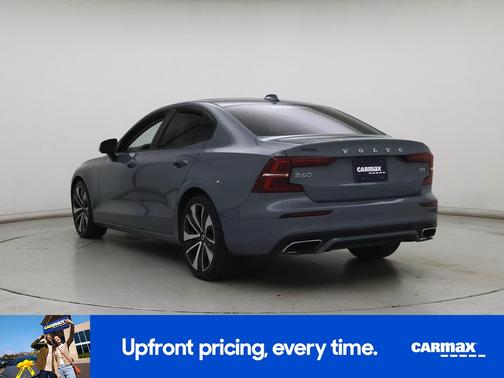 Gray 2022 Volvo S60 B5 Momentum