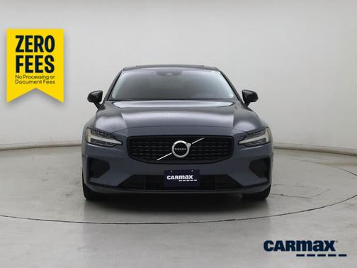 Gray 2022 Volvo S60 B5 Momentum