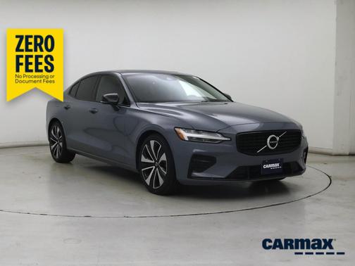 Gray 2022 Volvo S60 B5 Momentum