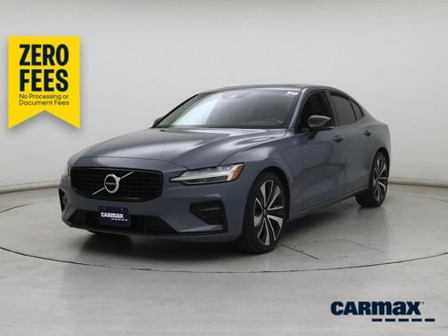 Gray 2022 Volvo S60 B5 Momentum