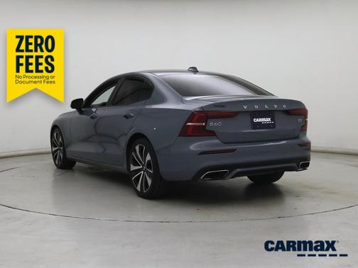 Gray 2022 Volvo S60 B5 Momentum