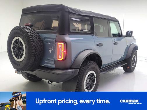 Blue 2022 Ford Bronco Badlands