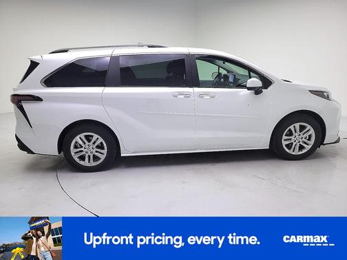 White 2025 Toyota Sienna XLE