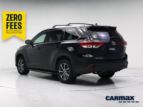 Black 2017 Toyota Highlander XLE