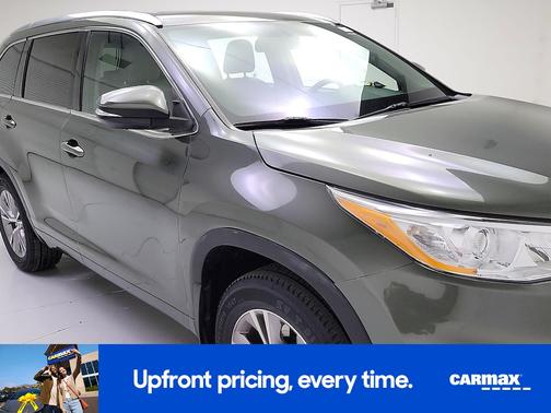 Green 2015 Toyota Highlander XLE