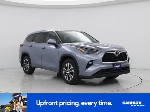 Gray 2022 Toyota Highlander XLE