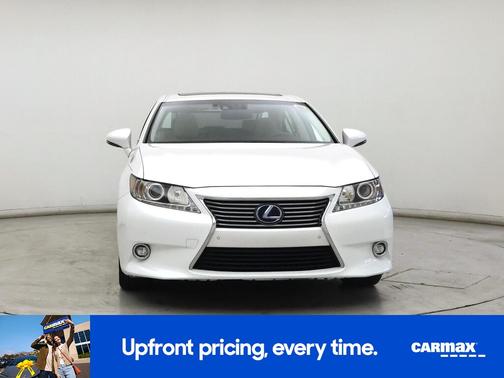 White 2015 Lexus ES 300h