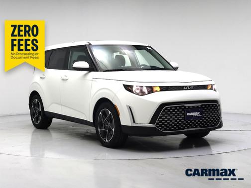 White 2023 Kia Soul EX