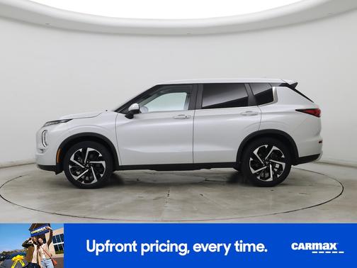 White 2022 Mitsubishi Outlander SE