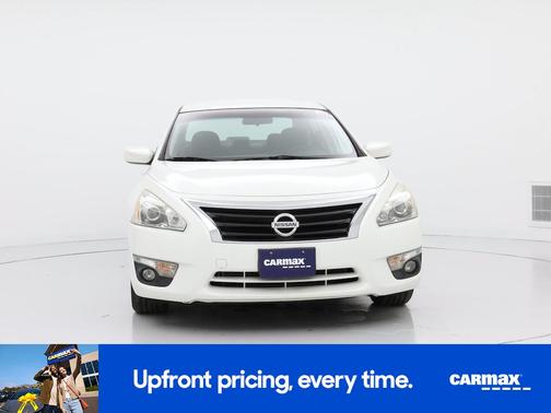 White 2015 Nissan Altima SV